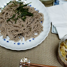 お昼は日本蕎麦とかき揚げ。の画像