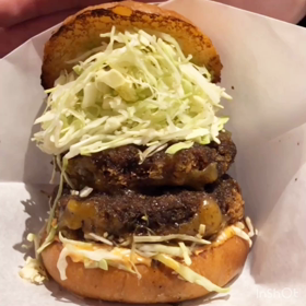 溢れ出る肉汁に興奮度ＭＡＸ！秋葉原のヘンリーズバーガーで旨味たっぷりのハンバーガーを食べてきた！の画像