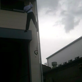 丸進運輸(株)本社の避難器具が使えるか自らチェックの画像