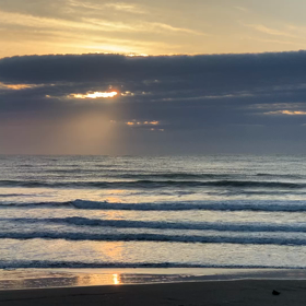 4月8日千葉北、東浪見の朝の波の画像