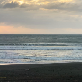4月7日千葉北、東浪見の朝の波の画像