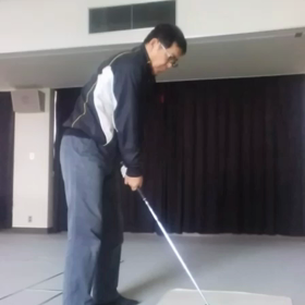 弾くのではなく、押し込むの画像