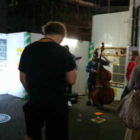 ストリートミュージシャンの画像