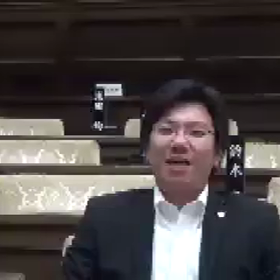 府議会 一般質問後のインタビューの画像