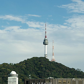 ソウルの上空から「Nソウルタワー」の画像