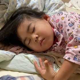 こちょこちょしても起きないヤツの画像