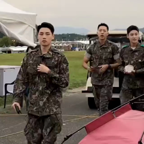 CNBLUEの兵役中のイジョンシンの画像