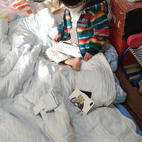 φ服のチャックをしめる（4歳2ヶ月）2022.12.23の画像