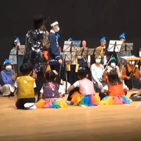 オーケストラの楽器をリトミックで、紹介しましたの画像