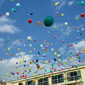風船飛ばしの画像