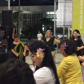 ウォールアートが有名なカカアコでのナイトイベントの画像