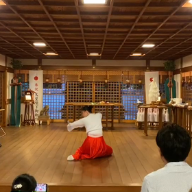 【ここで舞う】の画像