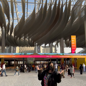 正面入り口到着の画像