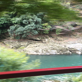 初、トロッコ電車の画像