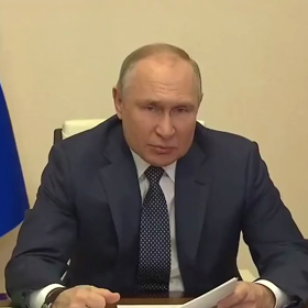 4/3: 彼らは次々と[決定]を下します。彼らは世界経済を[危機]、[不況]に押しやる決定を下しの画像