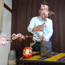 【華道LIVE】カリスマ華道家が1分で華道作品をいけてみたら...の画像