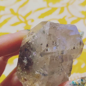 水入り水晶ルース　レインボー　3つの鉱物が動きます　レアの画像