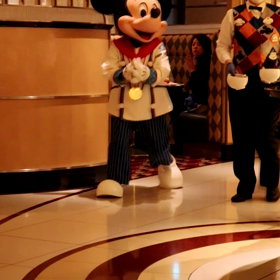 ミッキーたちがダンスするシェフミ(●^o^●)の画像