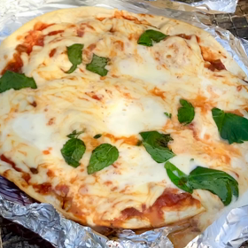 山でピザの画像