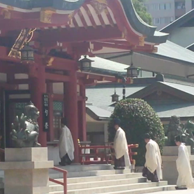 神社にお坊さんやー！の画像