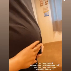 お腹なでなでの画像