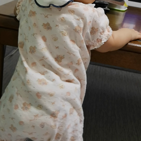 娘、机の上の物を取りたい☆の画像