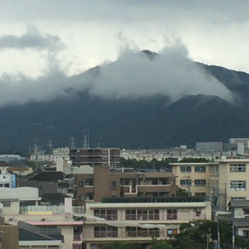 油山に流れる雲の画像