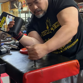 古いアームマシンでトレーニン  グの画像