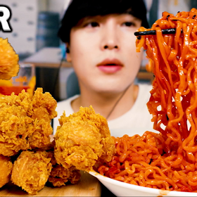 ”ASMR SPICY FRIED CHICKEN & FIRE NOODLE EATING Sの画像