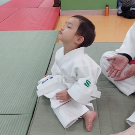 居眠り柔道家の画像