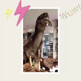 浦和伊勢丹の入り口に恐竜⁉︎の画像