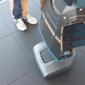 展望室には、ロボットの[みつなりくん]の画像