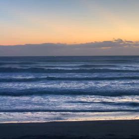 12月26日千葉北、東浪見の朝の波の画像