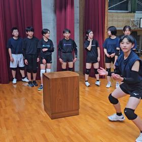 糸島市中学生バレーボールクラブ『サイドレシーブの初歩の初歩』サクシードバレーボールクラブイトシマの画像