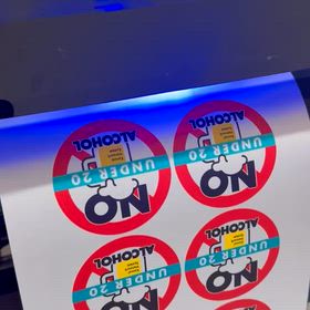 UVインクジェットでサテン生地ステッカーの画像