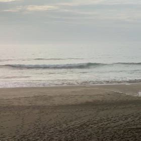 8月13日千葉北、東浪見の朝の波の画像