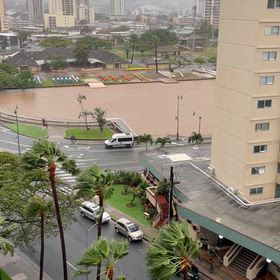 台風気分でも安心！雨の日は屋内モールでのんびり散歩の画像