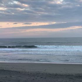 10月27日千葉北、東浪見の朝の波の画像