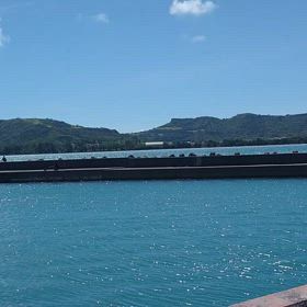 見渡せど、釣り人2人の画像