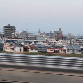 新幹線から着陸の飛行機が見えた。の画像