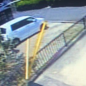 片手でポイ捨て！Σ('◉⌓◉’)の画像