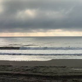 8月9日千葉北、東浪見の朝の波の画像