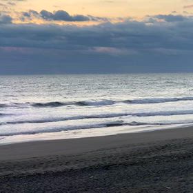 12月9日千葉北、東浪見の朝の波の画像