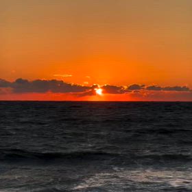 隠しても漏れる光の画像