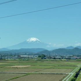 新幹線の車窓からの画像