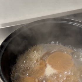 晩ご飯はカレーうどんと煮物の画像