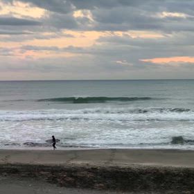 12月5日千葉北、東浪見の朝の波の画像