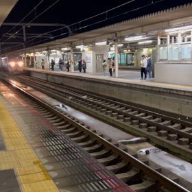 加古川駅を通過する貨物列車　動画の画像