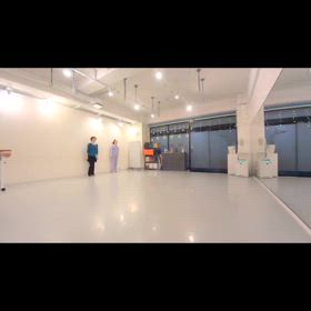 Contemporary Floor work ”knee slide”の画像