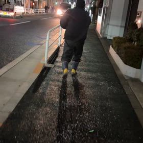 塩化カルシウム撒きの画像